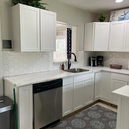 Great Shape After Milton-Pool Home Wows! Po Venice Exterior photo
