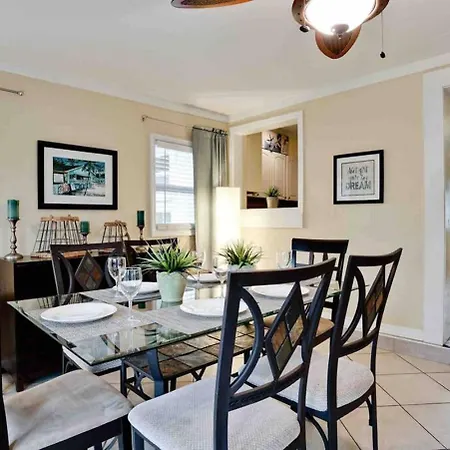 Great Shape After Milton-Pool Home Wows! Po Venice Exterior photo